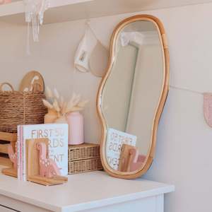 Articles de décoration de chambre les plus vendus petits miroirs muraux suspendus en rotin naturel miroirs ondulés faits à la main - Product Image 4
