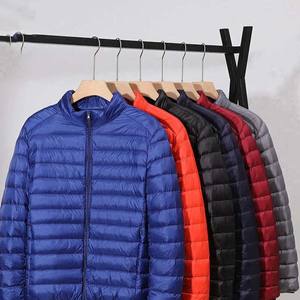 Veste d'hiver personnalisée pour homme 2024 en toile et polyester, style streetwear, matelassée, à capuche, manches longues, fermeture éclair, poches, design OEM - Product Image 5