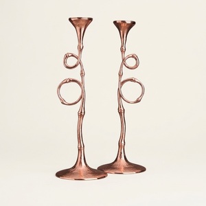 Support de bougie en cuivre moderne de style mid-century, candélabre à 3 têtes pour la décoration de table festive et l'aménagement d'hôtels haut de gamme - Product Image 3
