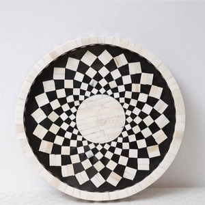 Plateaux de service ronds artisanaux en os incrusté, durables, faits à la main, modernes, de qualité export pour les restaurants et les hôtels - Product Image 4