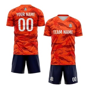 Conjunto de Camiseta y Pantalones Cortos de Fútbol Sublimados con Diseño Profesional OEM, Tejido Transpirable con Cuello en V, Elástico, Camuflaje para Hombre - Product Image 2