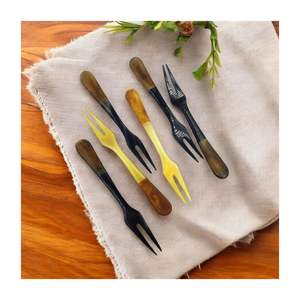 Fourchette de luxe en corne de bœuf, très vendue, à trois poignées et deux dents, en corne de buffle, pour une présentation glorieuse des fruits sur la table, fourchette en corne de bœuf économique - Product Image 1