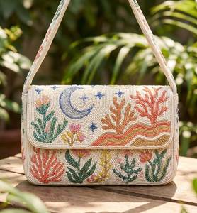 Sac à bandoulière brodé coloré avec des perles et un motif floral complexe pour les mariages, les fêtes et les événements du soir - Product Image 3
