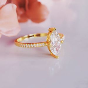 Anillo de Compromiso Clásico con Corte Marquesa de Moissanita, Chapado en Oro Rosa sobre Plata de Ley, para Boda y Aniversario - Product Image 1