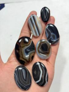 Ágata natural negra y blanca, corte ovalado, pulida para la fabricación de joyas, ágata rayada Sulemani Hakik - Product Image 3