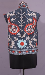 Veste Suzani TNT brodée à la main – Manteau artisanal à motifs Paisley pour les fêtes, les mariages et les occasions festives. - Product Image 4