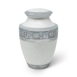 Urna Funeraria de Diseño LU, Estilo Americano, Florero Blanco con Flores Talladas, Capacidad de 200 Pulgadas Cúbicas - Product Image 3
