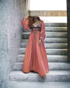 Vestido Banjara Afgano Vintage Único para Mujer, Nuevo Estilo Kuchi a la Moda, Decoración de Encaje Bordado a Mano, Cintura Natural - Product Image 2