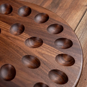 Plateau de service en bois pour œufs farcis avec indentations, assiette ronde écologique pour apéritifs - Product Image 1