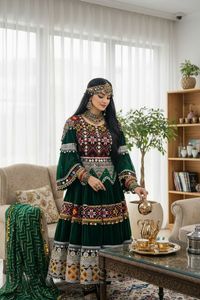 Nouvelles créations 2026 : Robe afghane Kuchi en velours vert, broderie bohème, longueur cheville, coupe trapèze, manches courtes, col rond, pour fêtes et mariages - Product Image 3