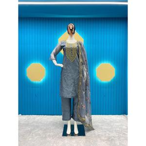 ผ้าโปร่งบางสำหรับนักออกแบบมีการปักลายพื้นด้านบนด้วยสีเทา - Product Image 1