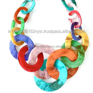 Collar de eslabones multicolor de resina, joyería de moda hecha a mano vibrante, perfecto para fiestas informales e ideas de regalos únicas - Product Image 1
