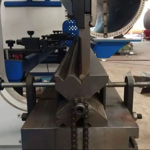 Presse plieuse hydraulique CNC pour tôles d'aluminium et d'acier - Product Image 1