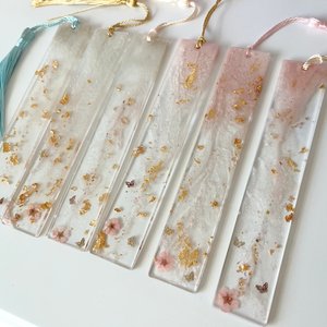 Marque-page en résine époxy personnalisé, élégant, résistant à l'eau, couleurs mélangées, découpe et impression, porte-page de livre personnalisé - Product Image 1