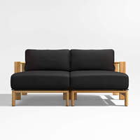 Lit de repos Amora en teck massif de haute qualité avec finition naturelle et coussins, adapté à une utilisation en intérieur ou en extérieur
