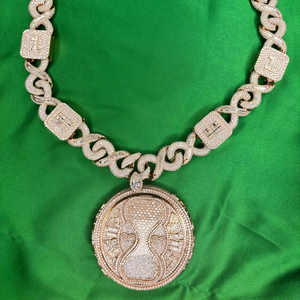 จี้นาฬิกาทรายแบบหมุนได้ ประดับเพชรโมอิสซาไนต์ VVS ขนาดใหญ่ สไตล์ฮิปฮอป สำหรับผู้ชาย พร้อมสลักอักษรตามสั่ง - Product Image 1