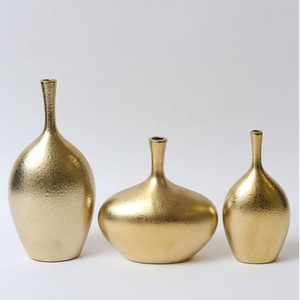 Jarrones de Flores de Lujo Modernos con Acabado de Latón Texturizado, Ecológicos, para Decoración de Mesa de Centro en Bodas, Eventos y Hogar, Regalos Premium - Product Image 1