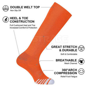 Chaussettes de football américain confortables pour jeunes - Hauteur genou, écologiques, respirantes et à séchage rapide avec soutien élastique - Product Image 5