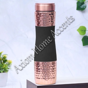 Botella de agua de cobre con estilo moderno con tapa a prueba de fugas Axiom Home Accents Gym Drinkware para hidratación Beneficios para la salud Plástico - Product Image 3