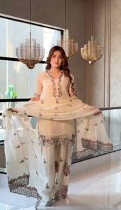 Ensemble Kurta Palazzo en soie satinée ethnique pour femmes, avec broderie florale, coupe ample, avec dupatta, pour fête, mariage, Diwali - Product Image 6