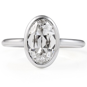 Bague de fiançailles en or massif 18 carats avec diamant de laboratoire ovale de 2,26 ct, sertissage clos, certifiée IGI, vente en gros - Product Image 2