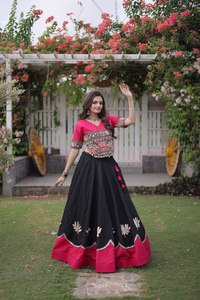 Lehenga Choli Tradicional Indio con Cuello en V, Top Bordado y Falda de 6 Metros - Product Image 6