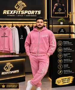 Ensemble survêtement streetwear personnalisé pour homme, rose, avec sweat à capuche zippé et pantalon de jogging assorti, imprimé graphique et clouté, OEM ODM - Product Image 1