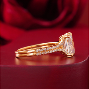 Anillo de Compromiso con Diamante Cultivado en Laboratorio, Corte Esmeralda de 2.11 Quilates, Oro Amarillo de 14K, Claridad VVS2, Corte Ovalado VS1, Engaste de Bisel, Estilo Solitario - Product Image 2