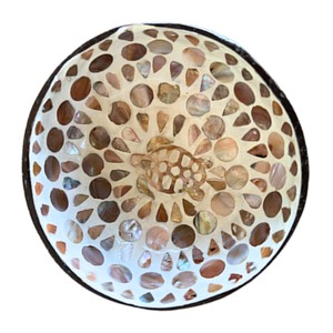 Cuenco de Coco Rústico-Chic con Madreperla - Artesanía Étnica Vietnamita Hecha a Mano - Product Image 1