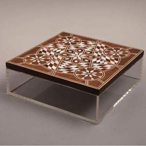 Boîte à chocolat carrée en acrylique de luxe avec incrustation de nacre, durable, multifonctionnelle, pour cadeaux du Ramadan et de l'Aïd, style minimaliste - Product Image 4