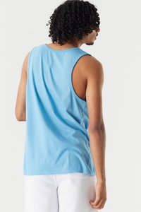 Camiseta sin mangas azul claro para hombre con estampado Fresh Vibes, diseño de cuello redondo, informal - Product Image 3