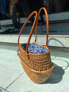 Sac fourre-tout tissé en paille, best-seller indonésien, avec poignées en cuir, doublure en polyester bleu, style vintage, broderie, couleur unie, été - Product Image 4