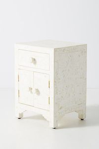 Mesita de noche contemporánea con incrustaciones de hueso, detalles artesanales, cajón de almacenamiento y un estilo interior elegante. - Product Image 2