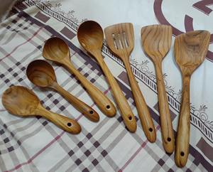 ตะหลิวไม้ครัวขนาดใหญ่ 100% เป็นมิตรกับสิ่งแวดล้อม ผลิตจากไม้สักอย่างยั่งยืน ทนทานที่สุด ปลอดภัยสำหรับอาหาร น้ำหนักเบา ผลิตในประเทศไทย - Product Image 1