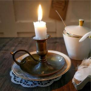 Portavelas de Aleación de Zinc con Acabado de Latón Clásico, Portátil, Tipo Candelabro, de Lujo, Minimalista, Bandeja Metálica para Velas - Product Image 6