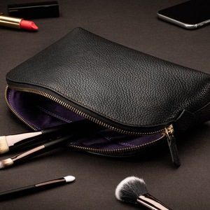 Étui de rangement pour cosmétiques avec fermeture éclair arrondie, forme personnalisée, logo personnalisé, OEM, ODM, marque privée, sac en cuir grainé noir - Product Image 6
