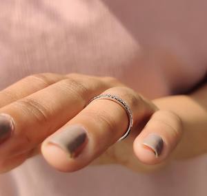 Anillo de Compromiso Unisex con Diamantes de Corte Brillante Cultivados en Laboratorio, Banda de Media Eternidad de 0.20 Quilates, Oro 14K/18K, PT950/S925, Certificado IGI - Product Image 5