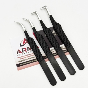 Pinzas Profesionales para Extensión de Pestañas de Acero Inoxidable Negro Mate, Logotipo Personalizado, Probadas a Mano, Punta Puntiaguda Sostenible - Product Image 2