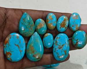 TURQUESA NATURAL Mina Kingman. Arizona. 112,15 kilates. Joyería