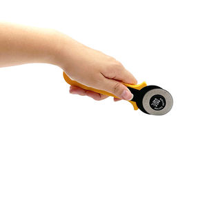 Cortador Rotatorio de Acero Inoxidable de 45 mm, Cortador de Rueda de 18 cm, Seguro para Uso en Arte, Manualidades y Aulas, OEM - Product Image 4