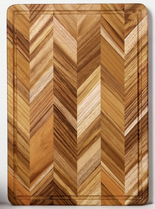Planche à découper carrée en bois massif Vitalucks, naturelle et biologique, avec poignée et rainure pour les jus - Product Image 4