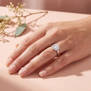 Anillo de Diamantes de 1 Quilate con Certificado IGI, Chapado en Oro sobre Plata de Ley 925, Cultivado en Laboratorio, CVD, con Piedras Laterales de 0.3 Quilates, VS1 FG, Joyería de Lujo para Mujer - Product Image 4