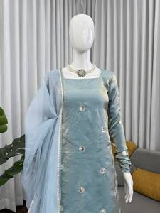 Nuevo Lanzamiento TENNECY Conjunto de Pantalones Plazzo de Seda con Lentejuelas Reversibles para Mujer, Diseño de Diseñador, para Fiestas, Diwali, Todas las Temporadas - Product Image 3