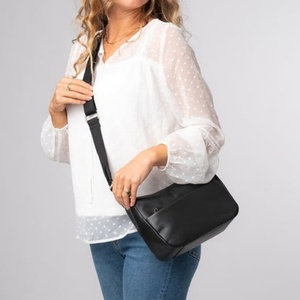 Sac bandoulière élégant en cuir noir pour femme avec poche avant zippée et sangle réglable – Fabricant et fournisseur - Product Image 1