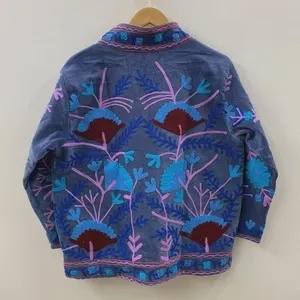 Veste courte en velours brodée de fleurs Suzani pour femmes, faite à la main, style bohème, veste d'hiver ethnique, cadeau pour elle - Product Image 3
