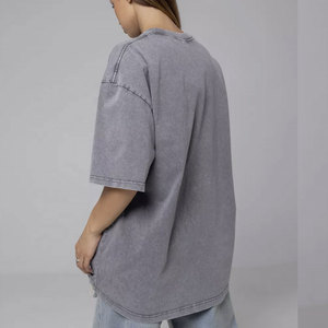 T-shirts personnalisés OEM pour femmes, coupe oversize, en coton épais délavé à l'acide, de haute qualité, respirants, à col rond et manches courtes - Product Image 2
