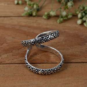Bague de phalange de luxe en argent oxydé vintage, texturée, pour soutien des articulations DIP PIP, faite à la main, réglable, pour mariage - Product Image 2