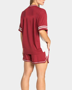 Shorts de Fútbol para Mujer al Por Mayor, OEM, con Estampado Personalizado, Diseño Cranberry Oversized, Rayas en Contraste, Ligeros y Transpirables - Product Image 4