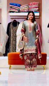 Conjunto de Diseño de Alta Costura con Bordado de Seda Pesada y Lentejuelas, Top Elegante, Pantalón Plazzo y Dupatta - Product Image 6