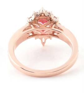 Anillo de Compromiso Romántico de Oro Rosa de 14K con Gema Ovalada Rosa de 2.5ct Cultivada en Laboratorio, Joyería Fina Personalizada - Product Image 4